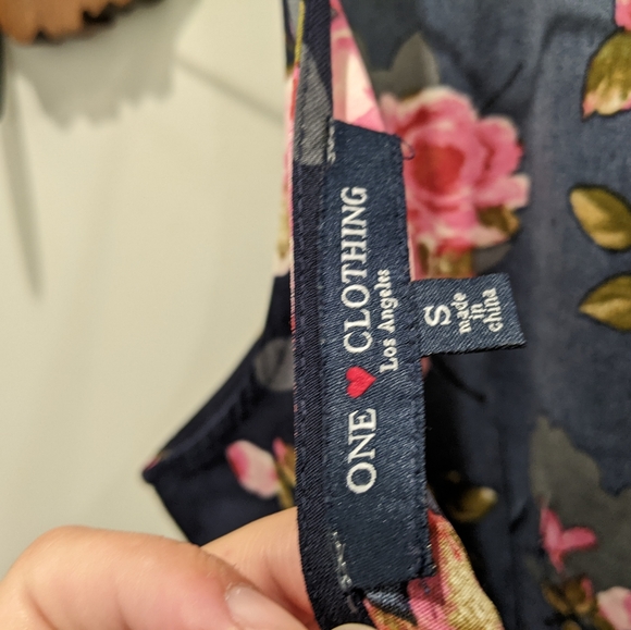 Floral romper sz Small - Picture 3 of 3